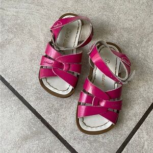 Salt water sandals 7C